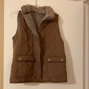Warm & cozy tan quilted reversible vest with shearling on other side, Large
